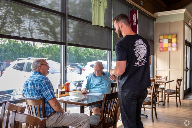 Lefty's is a local eatery offering breakfast, sandwiches, salads & burgers in Airport Acres.