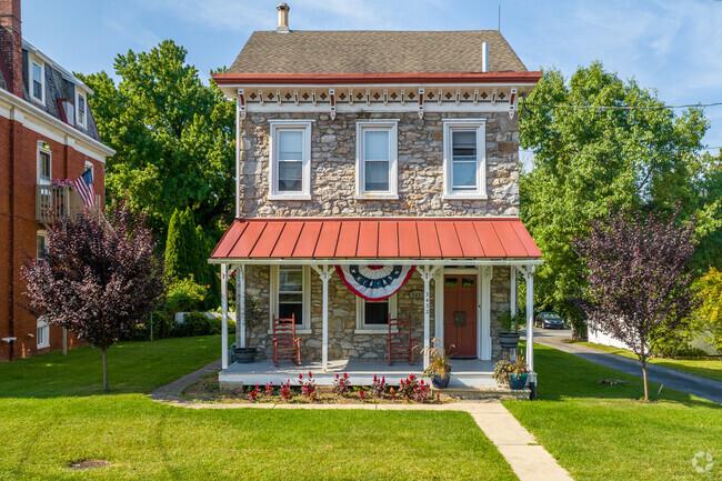 Find classic colonial revival homes with covered porches in St. Lawrence.