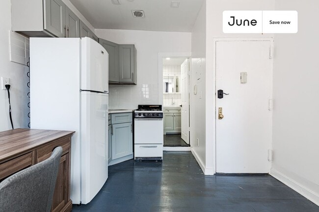 324 1/2 E 8 St unit 3B, New York City, NY 10009 - photo 4