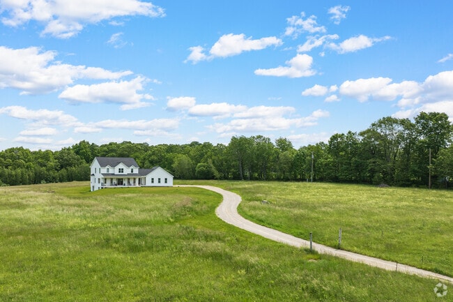 Drawn by fertile land, settlers arrived in Sutton in the early 1700s, cultivating a thriving agricultural community.