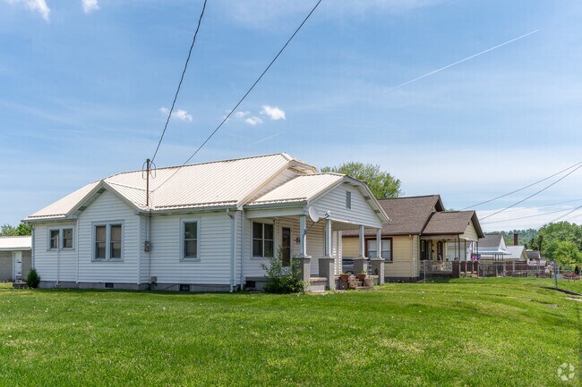 Craftsman bungalows and cottages are the most common homes in Highland Park.