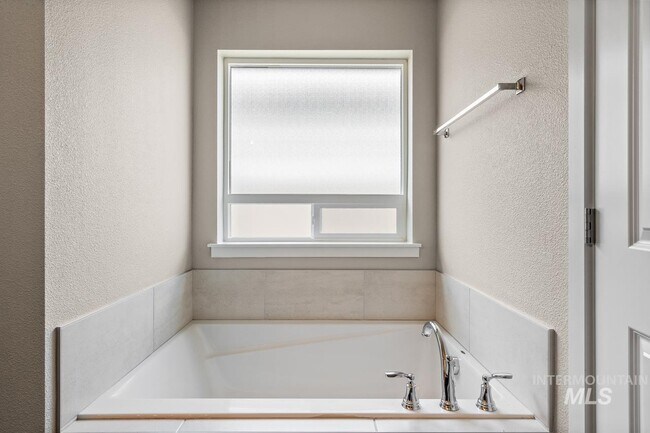 19318 Snowyside Way, Caldwell, ID 83605 - photo 5