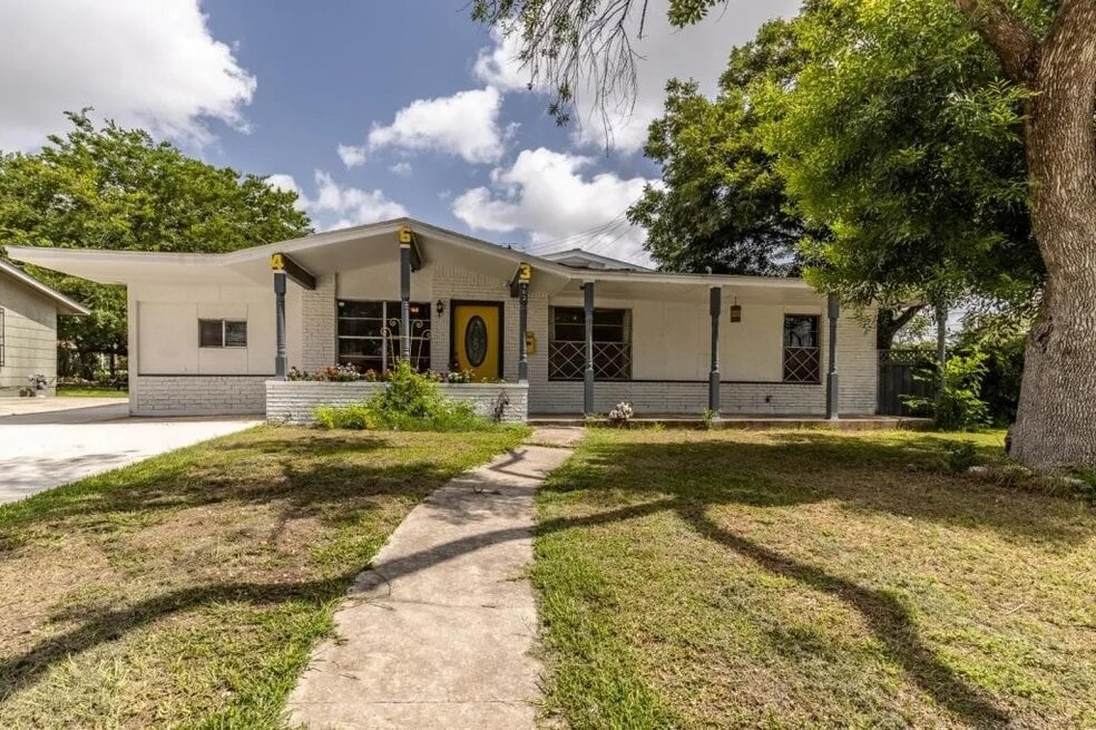 463 Sprucewood Ln, San Antonio, TX 78216 - photo 1