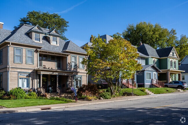 Live the Rock Island narrative with a historical home in Longview.
