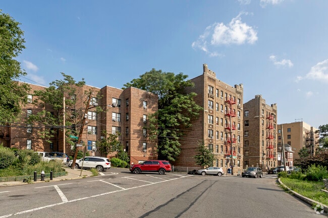 If you prefer an apartment or Co-op there are represented in Olinville as well.