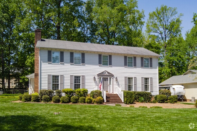 Starmount Forest. House style Federal Side-Gabled Roof in Hobbs rd