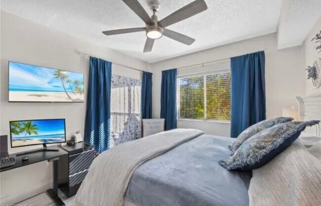 1840 Florida Club Cir unit Napoli Luxury Condom, Naples, FL 34112 - photo 4