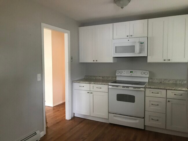 23 Prospect Ave, Niantic, CT 06357 - photo 2