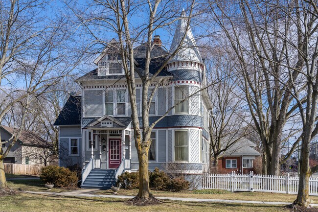 Downtown Palatine has many beautiful 19th century homes in the area.
