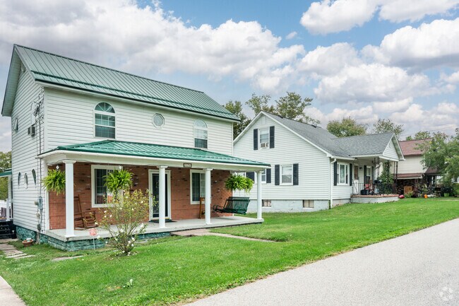 Most houses in Blacklick have clean and manicured lawns.