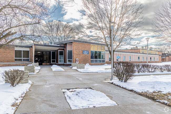 Calhoun Community High School is located in Springfield, Michigan.