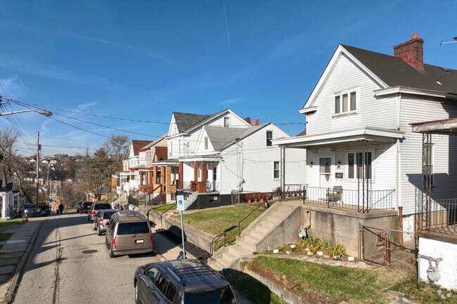 Houses in Mount Oliver East have on and off-street parking.