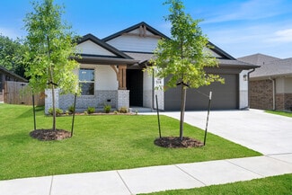 318 Park Ln, Harrah, OK 73045