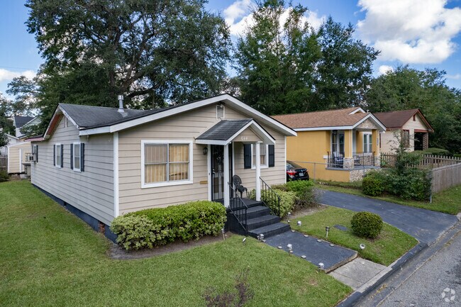 Jackson Park homes sit on sloped front yards.