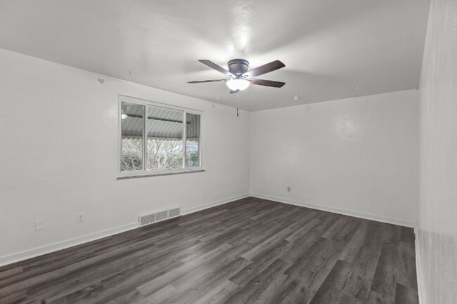 851 Florence Ave unit Florence, East Mc Keesport, PA 15035 - photo 5