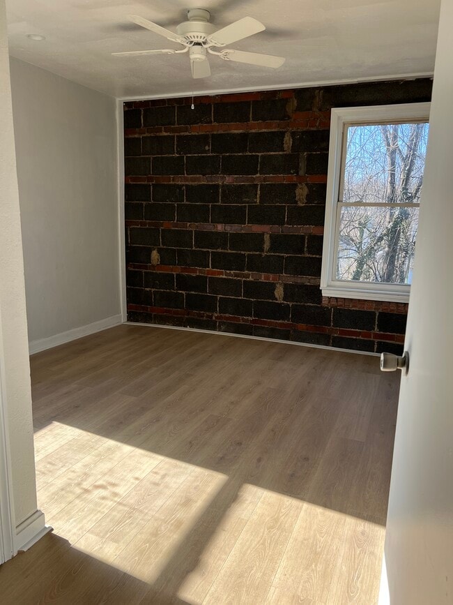 404 Linden Cir unit 3, Huntington, WV 25705 - photo 6