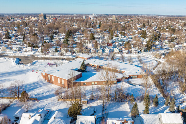 Knickerbocker Elementary School is highly rated by Niche.