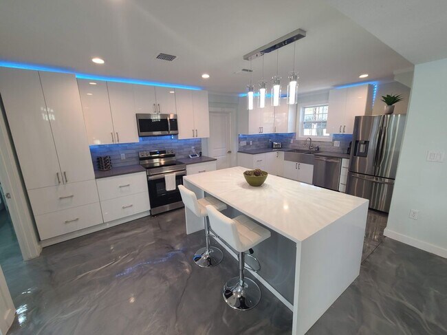 372 Plum St, Bastrop, TX 78602 - photo 2