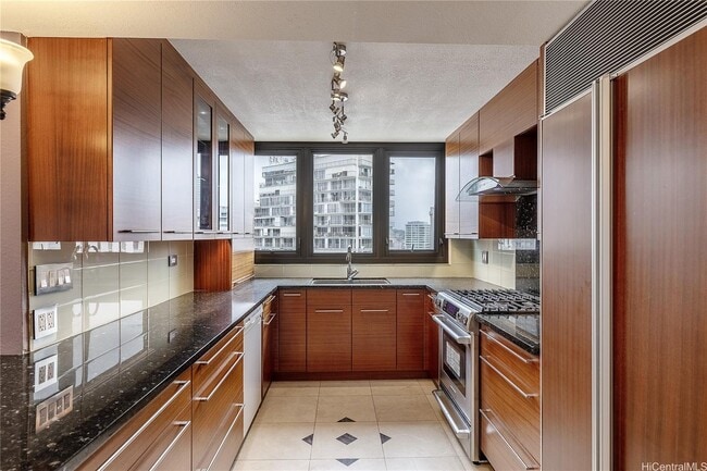 Yacht Harbor Towers unit 1501, Honolulu, HI 96815 - photo 6