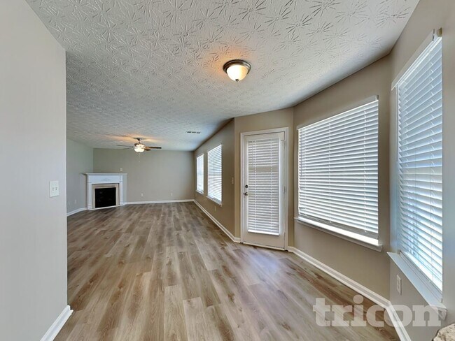 305 Sarasota Ln, Locust Grove, GA 30248 - photo 4