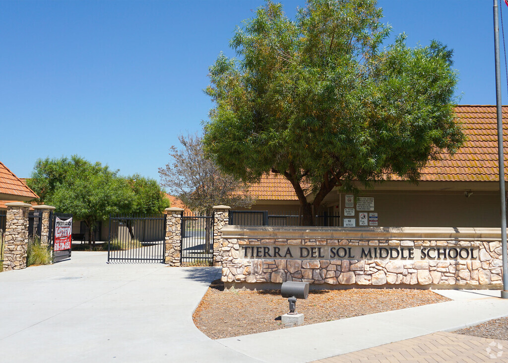 Tierra Del Sol Middle School has a nice looking entrance way in Lakeside, Lakeside CA.
