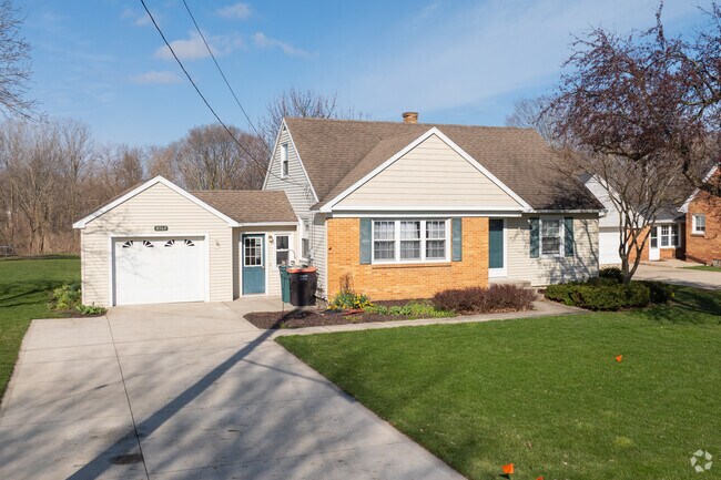 The older homes around downtown Byron Center are mostly ranch style homes.