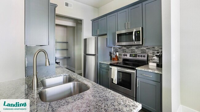 18101 Point Lookout Dr unit 124, Nassau Bay, TX 77058 - photo 4