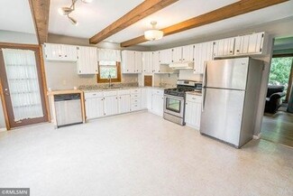 1434 County Road E W, Saint Paul, MN 55112