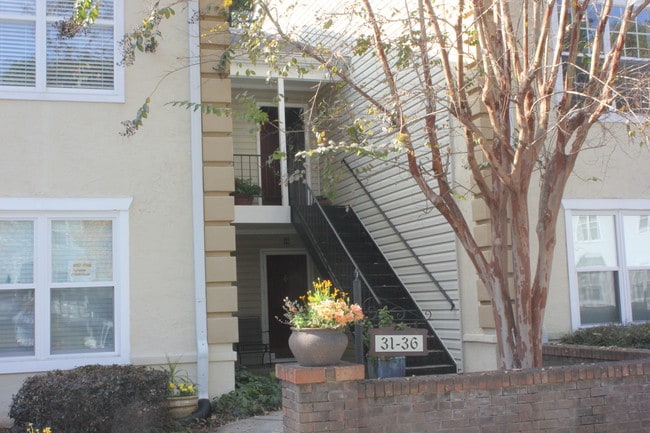 Building has 4 units, it's the upper right