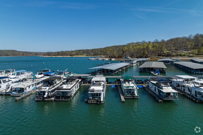 Houseboats at Sequoyah Marina on Norris Lake