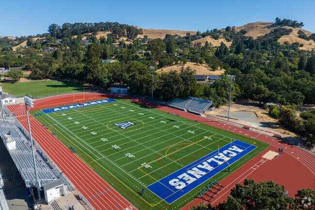 Acalanes High is one of the best California school known for its academic excellence.