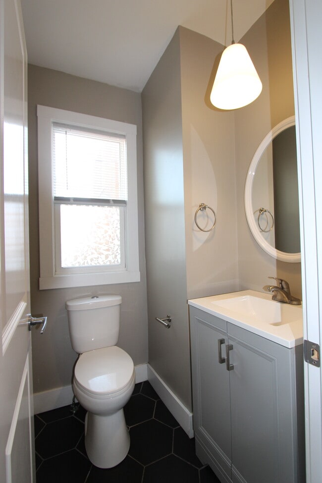 164 N 18th St, Columbus, OH 43203 - photo 4