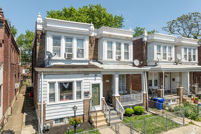 These twin homes in Gateway feature ornate crown moulding with ornamentation.