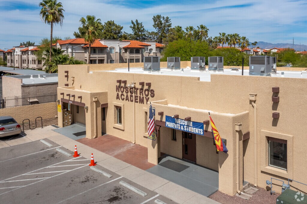 The Nosotros Academy cares for students from kindergarten to 12th grade in Menlo Park, AZ.