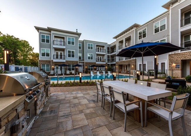 Overture Cotswold 55+ Active Adult Apartment Homes, Charlotte, NC 28211 - photo 6