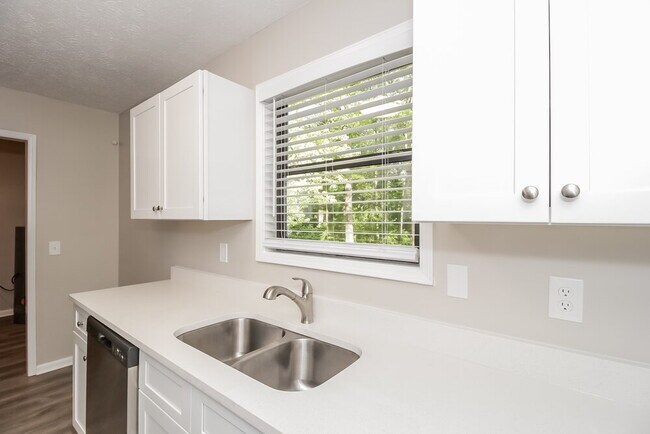 3263 Mustang Dr, Powder Springs, GA 30127 - photo 7