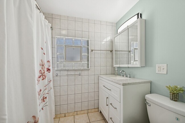 2727 N Artesian Ave unit 2, Chicago, IL 60647 - photo 3