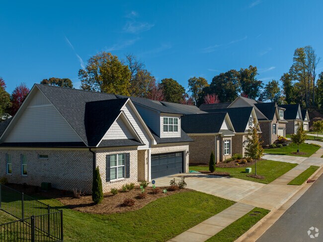 Well manicured lawns are common in Town and Country Estates.