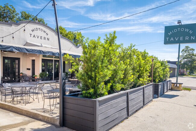 For a fun night out, grab a bite from Midtown Tavern in Midtown Augusta.