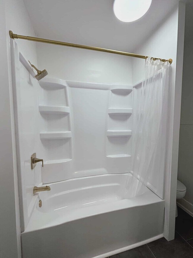 1400 Central Ave unit 2, Dubuque, IA 52001 - photo 4