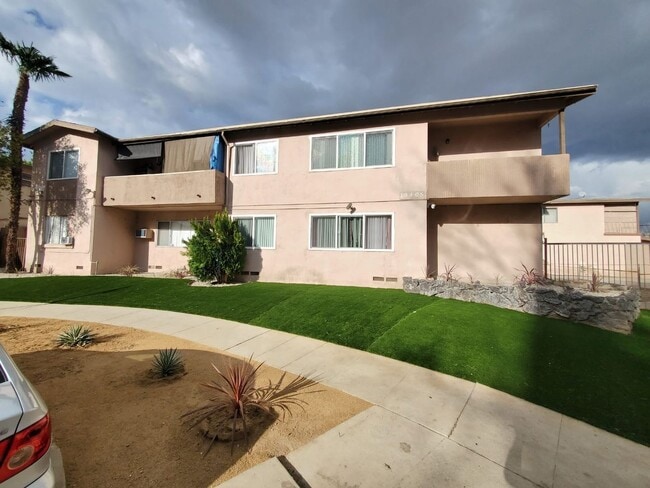 19405 Haynes St unit 4, Reseda, CA 91335 - photo 3