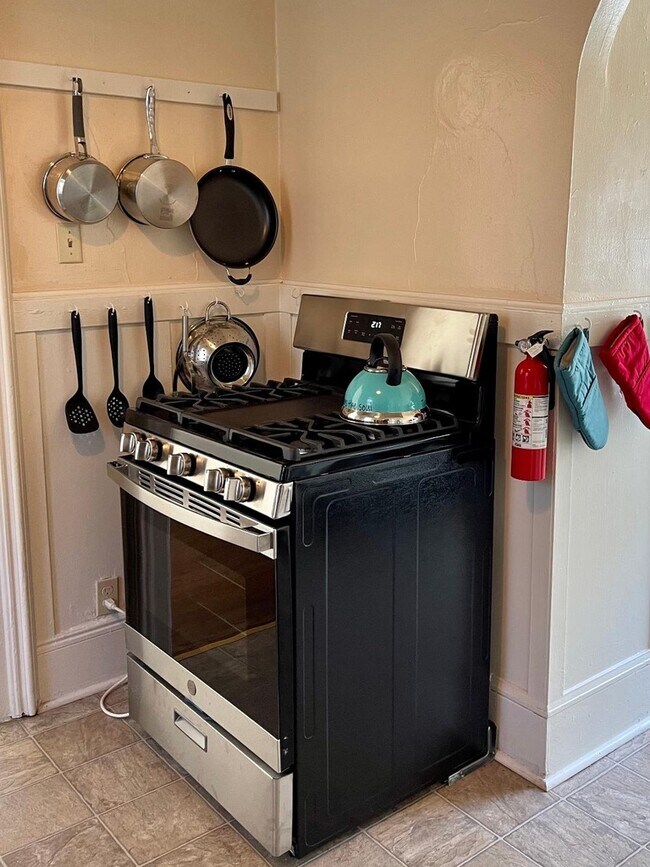 1231 E 19th St unit E. 19th St., Oakland, CA 94606 - photo 4