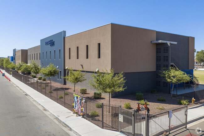 Vista College Prep Sueño Park gets a grade of D+ from Niche.com.