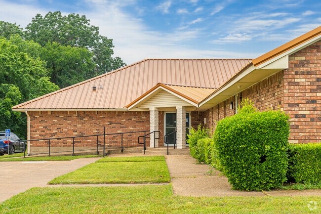 Kleberg Elementary School welcomes K-5 students in the Dallas, TX area.