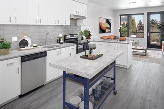 636 W 6th St, Vancouver, WA 98660