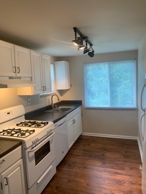 4385 Coleridge St unit upper unit, Pittsburgh, PA 15201 - photo 4