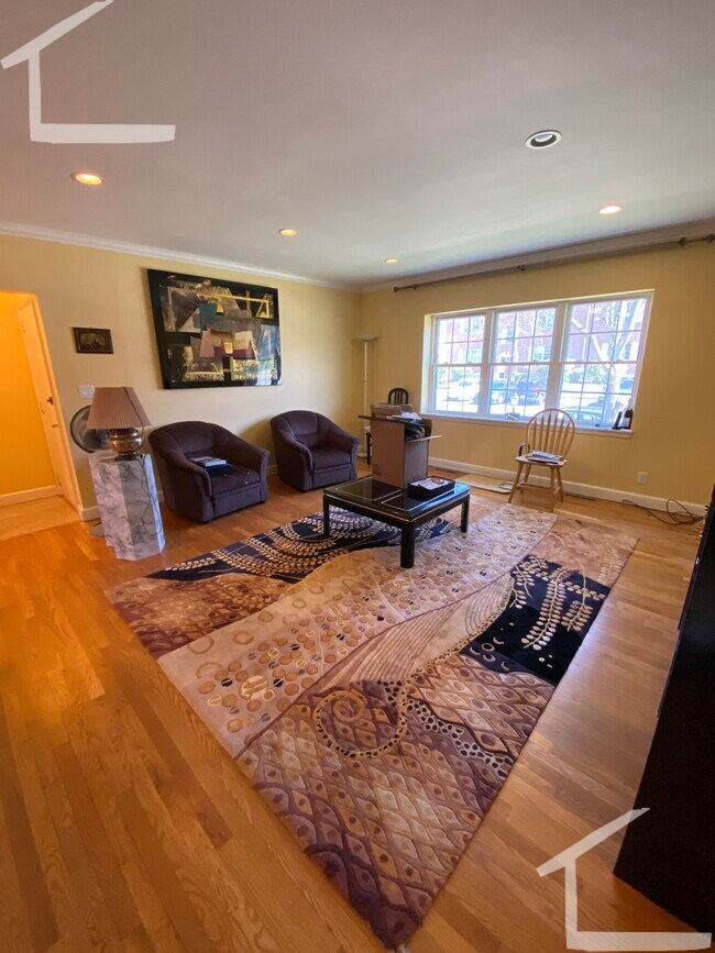 204 Lake Shore Rd unit 1, Brighton, MA 02135 - photo 3