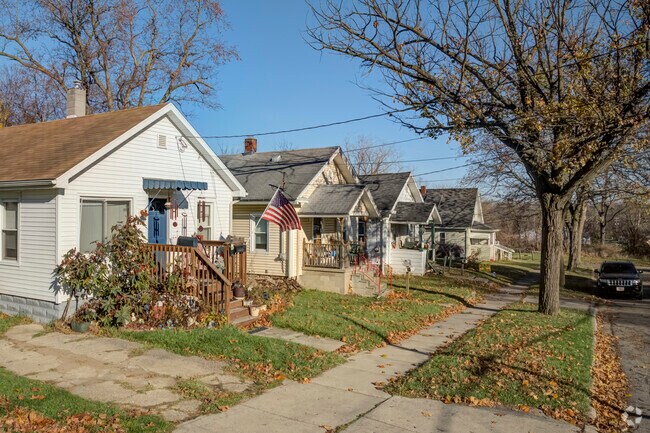 Traditional minimal homes in River North are very charming and well-kept.