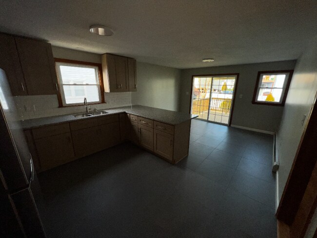 163 Oakland Ave unit 1st, New Britain, CT 06053 - photo 6