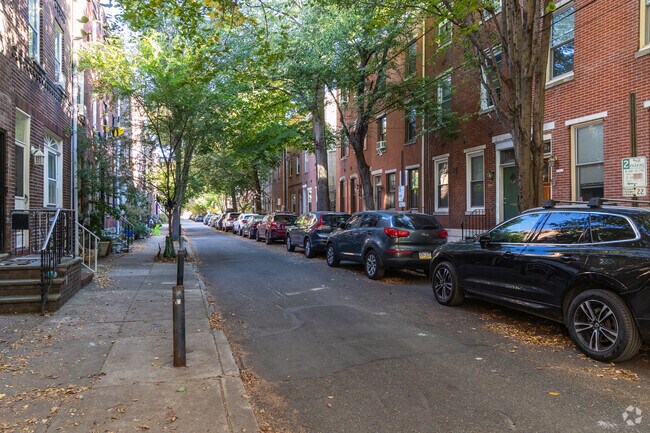 Treelined streets, sidewalks and on street parking are throughout the Hawthorne neighborhood.